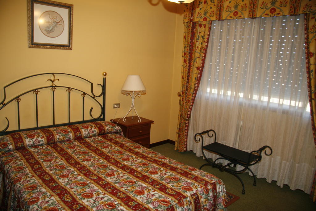 Hotel San Rosendo Ourense Quarto foto